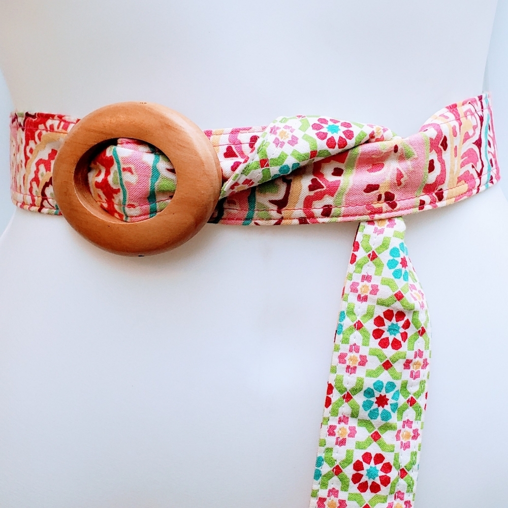 VERA BRADLEY Reversible Cloth Belt in Retired Print Capri Melon